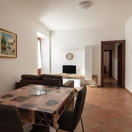 Sotto La Torre Apartamento LʼAquila Exterior foto