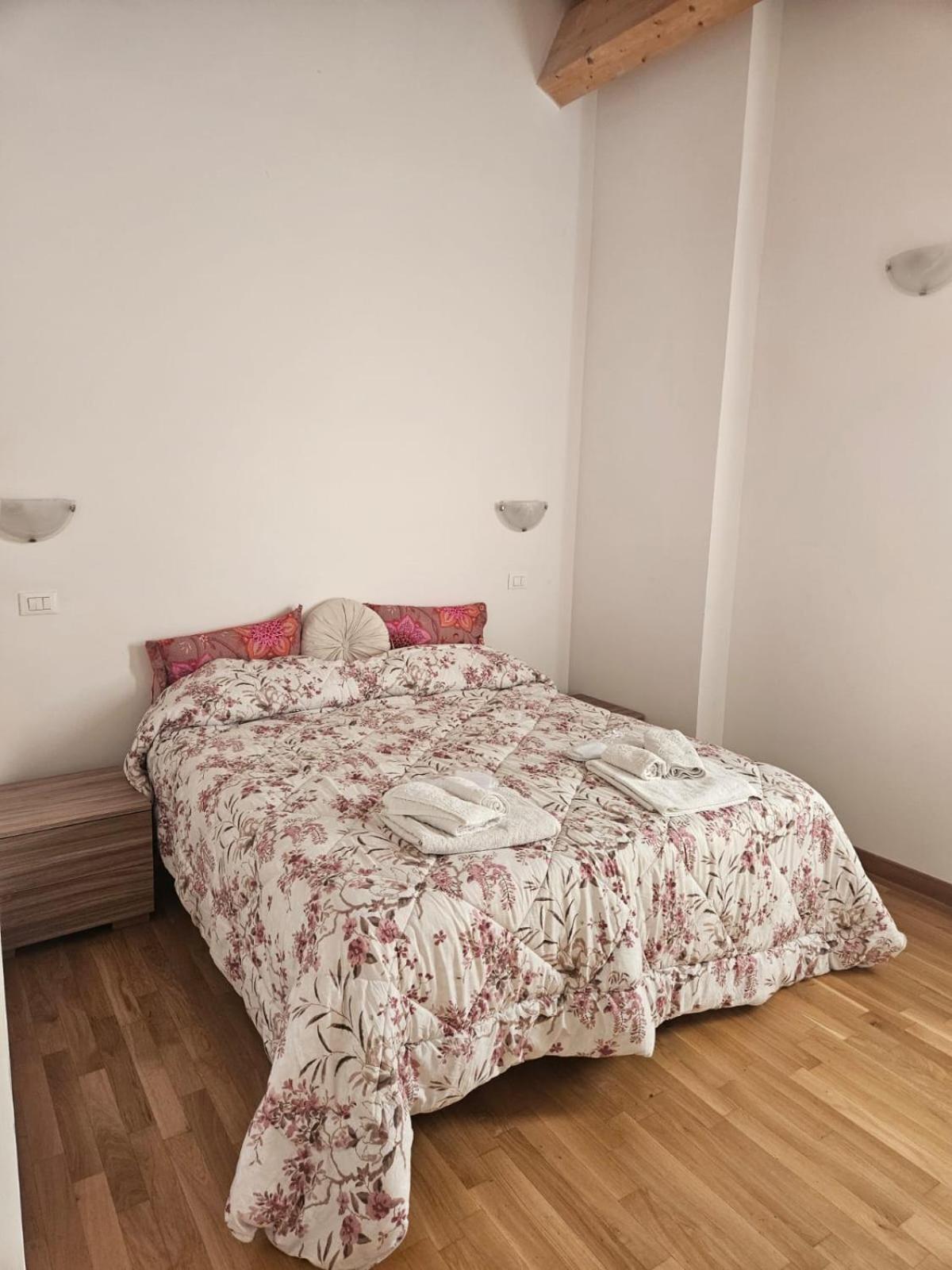 Sotto La Torre Apartamento LʼAquila Exterior foto