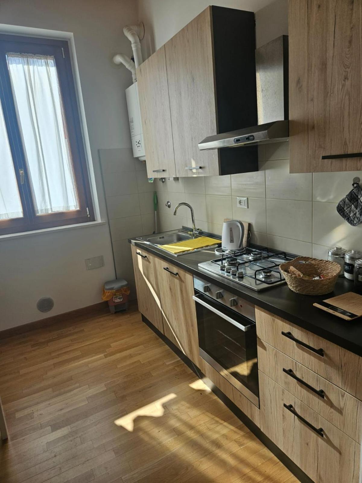 Sotto La Torre Apartamento LʼAquila Exterior foto
